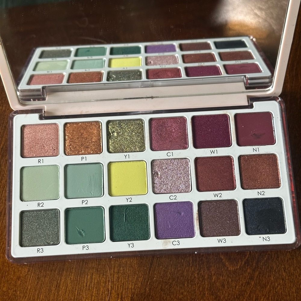 ND-Color Eyeshadow Palette — Green, Purple, Pink, Gold Shades